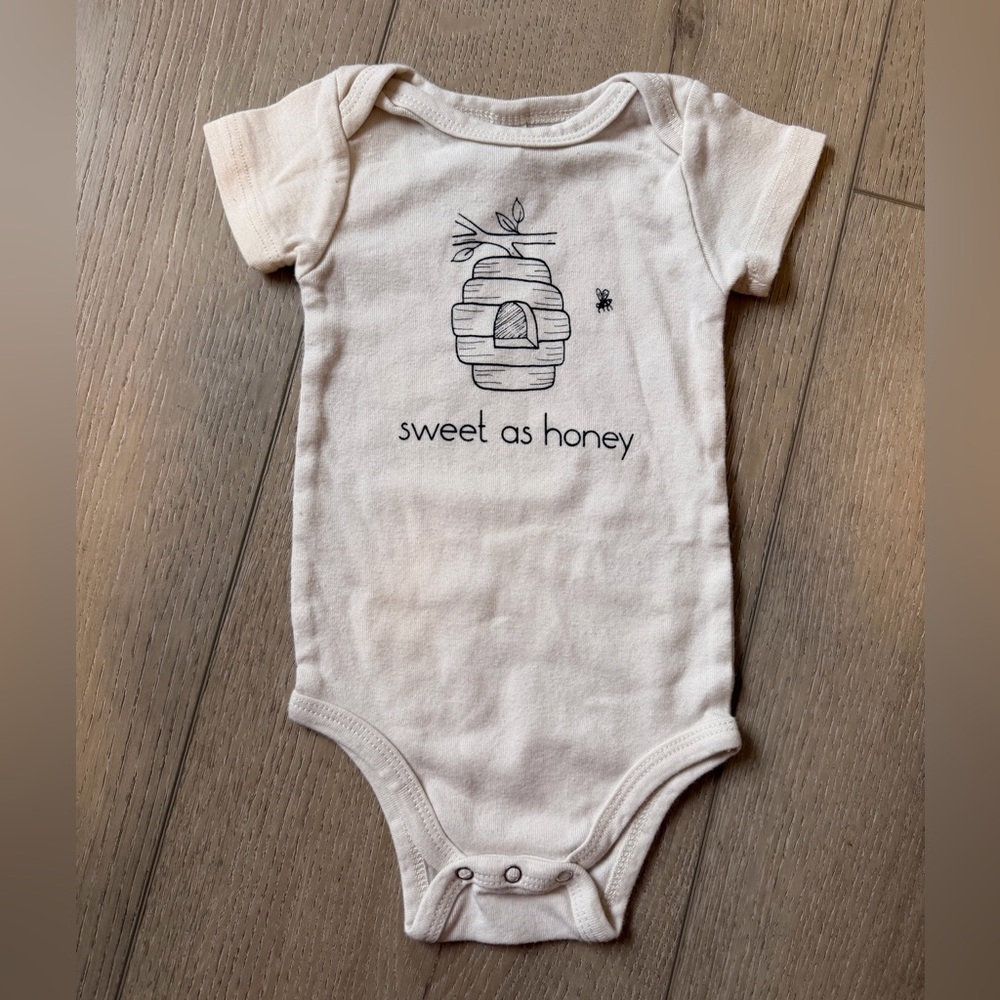 🌶️ Tenth & Pine Sweet as honey Onesie Sweet as Honey Baby Onesie.
